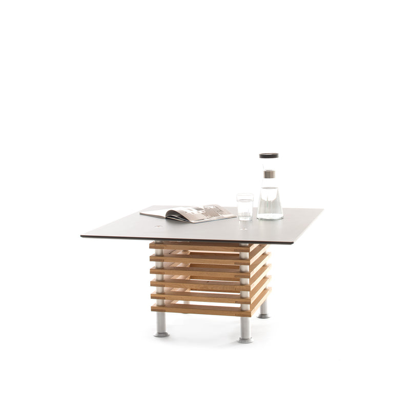 zenzoz lounge | table